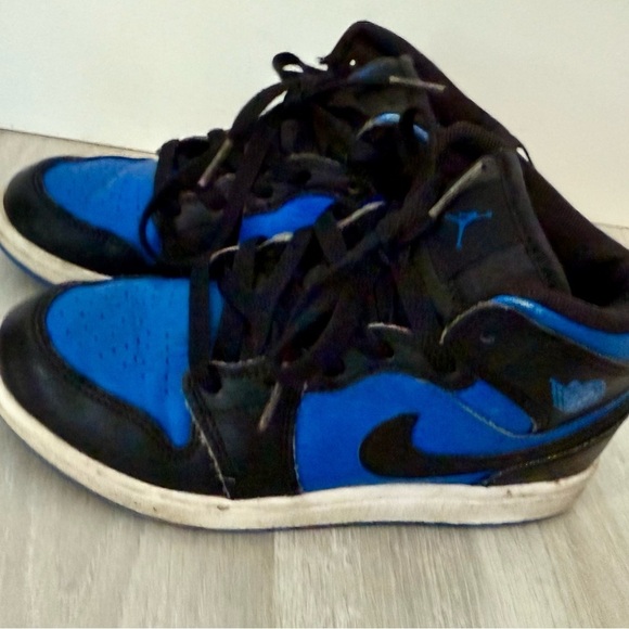 Nike Air Jordan Mid 1 ‘Black Hyper Royal’ Blue Kids Sneakers Shoes 2 - Picture 4 of 6